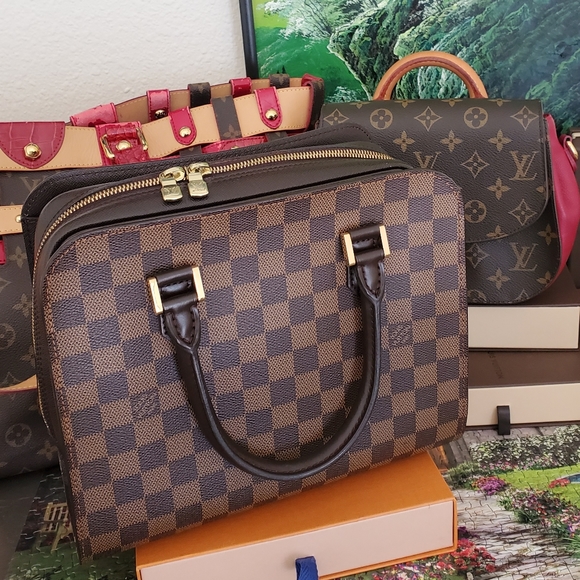 Louis Vuitton Handbags - 💯% Authentic Louis Vuitton Damier Triana handbag